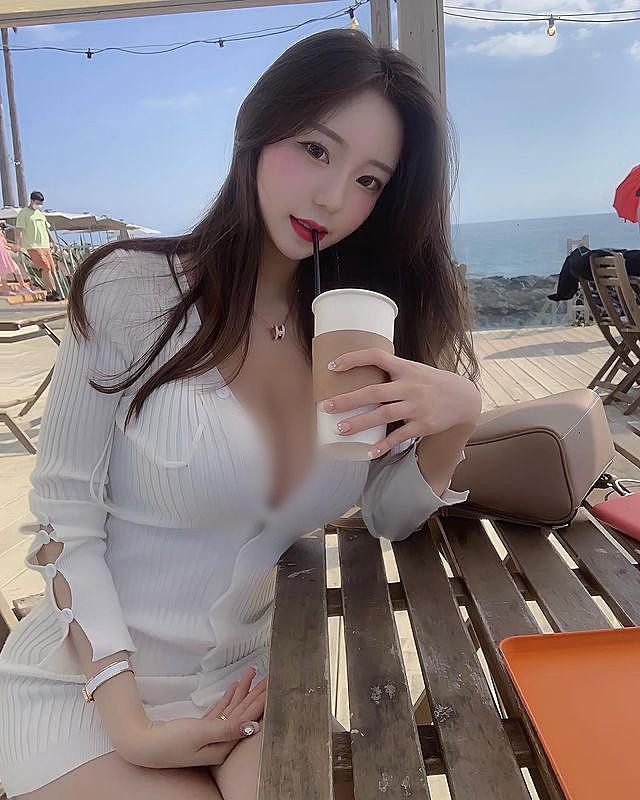 Hiện tại, phong độ nhan sắc của hot girl gợi cảm người Hàn cực kỳ ổn định.