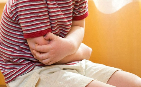 Chữa tiêu chảy, lỵ: Bệnh này cần dùng 30g lá khoai sọ, 30g cà rốt, vài nhánh tỏi sắc lên uống đến khi ngừng tiêu chảy, kiết lỵ.