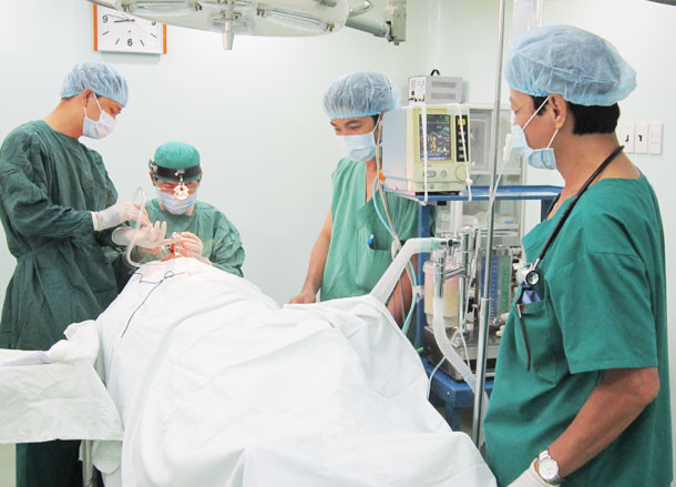 Theo tài liệu của bộ môn Tai Mũi Họng, ĐH Y Dược TP HCM đăng tải thì tai biến nặng nhất khi cắt amidan là tử vong. Tỷ lệ tử vong do cắt amidan từ 1/10.000 đến 1/40.000.