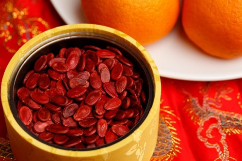 Hạt dưa hấu giúp hạ huyết áp: Nếu bạn bị cao huyết áp có thể ăn hạt dưa hấu hàng ngày để hỗ trợ chữa trị bệnh.