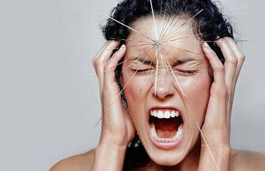 Bạn hãy dùng lực nhẹ, có cảm giác tức tức là được. Duy trì ấn trong 30s đồng thời có thể day theo hình tròn hoặc bấm nhẹ. Làm liên tục trong năm lần cơn đau đầu sẽ giảm.