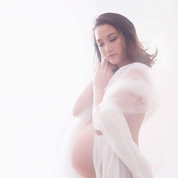 Nhan sắc thời kỳ bầu bí của vợ Lam Trường được nhiều người khen ngợi
