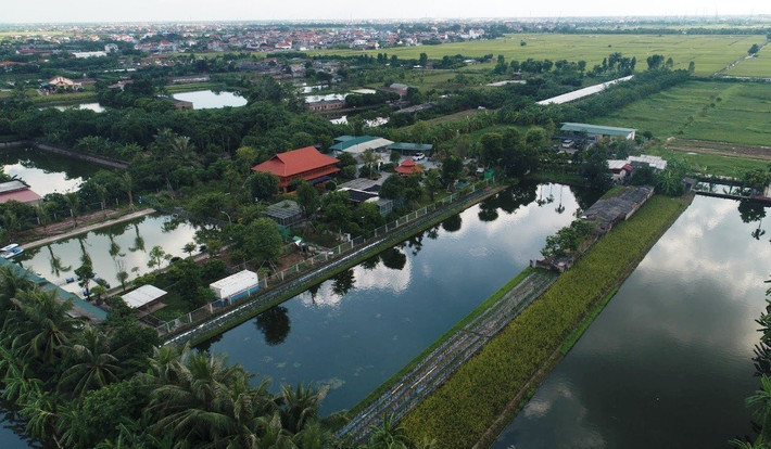 Tại khu vực chuyển đổi bãi thôn Xạ Sơn (xã Quang Thành, thị xã Kinh Môn, Hải Dương), mọc lên quần thể công trình của ông Nguyễn Ngọc Chiến (SN 1984, hộ khẩu thường trú tại thôn Đồng Quan, xã Quang Thành).