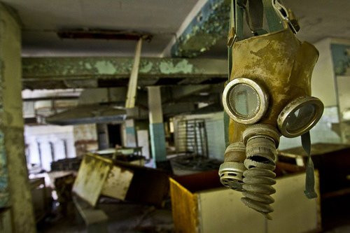 Thị trấn Pripyat (Ukraine): Bị bỏ hoang sau thảm họa hạt nhân Chernobyl năm 1986, thị trấn Pripyat trước đó từng là nơi sinh sống của hơn 50.000 người dân. Song thảm họa hạt nhân tồi tệ nhất trong lịch sử nước này đã khiến họ bị chết hoặc buộc phải rời bỏ nhà cửa để đi lánh nạn. Thị trấn Pripyat giờ đây chỉ là đống hoang tàn, với sự sinh sống của nhiều loài động vật hoang dã lẫn đột biến do nhiễm chất phóng xạ. Thị trấn giờ nằm trong "khu vực xa lánh" phía Bắc Ukraina, cách thủ đô Kiev khoảng 100km. Đây cũng là nơi đặt nhà máy hạt nhân đã phát nổ vào năm 1986.