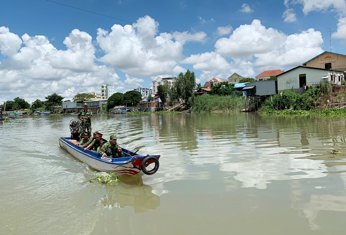 Tái khẳng định đã đánh trúng vào tội phạm nguy hiểm trên tuyến biên giới và nội địa nên các đối tượng phản ứng, đại tá Nơi nói rằng, thời gian tới, lực lượng công an sẽ quyết liệt đấu tranh triệt phá mạnh mẽ hơn các loại tội phạm buôn lậu, hàng gian, hàng giả và các loại tội phạm khác.