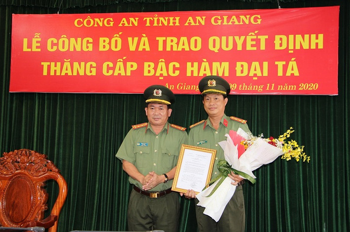 Đại tá Đinh Văn Nơi cho biết, bản thân ông cảm thấy vui vì đã đánh trúng vào trọng tâm của các loại tội phạm trên địa bàn nên tội phạm mới chi tiền để điều chuyển công tác mình.