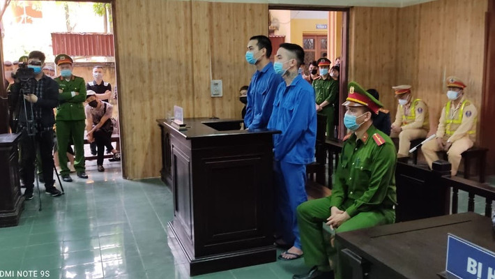 Theo cáo trạng, Hồ Văn Khoa (SN1992, trú xã Mai Đình, huyện Sóc Sơn, Hà Nội) có mâu thuẫn trên mạng xã hội từ trước với Dương Minh Tuyền (SN 1986, TP. Bắc Ninh, trên mạng xã hội Tuyền có biệt danh là “thánh chửi”).