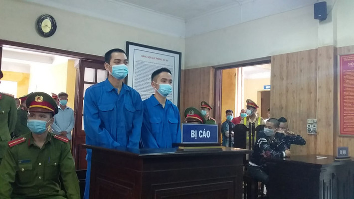 Ngày 4/1, Tuyền đi ô tô biển kiểm soát 99A-286.58 màu đỏ về nhà anh Đ.V.T. ở xã Đoàn Tùng, huyện Thanh Miện ăn cỗ tân gia. Tại đây, Tuyền phát trực tiếp trên mạng xã hội hẹn Khoa về Thanh Miện để giải quyết mâu thuẫn.