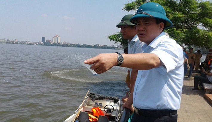 Giữa năm 2016, đoàn công tác của UBND TP Hà Nội sang Liên bang Đức dự triển lãm và tham quan nhà máy của Công ty Watch Water. Sau đó, ông Chung có thư mời Tổng giám đốc Công ty Watch Water GmbH sang thăm và làm việc về lĩnh vực bảo vệ môi trường và xử lý ô nhiễm nguồn nước. Ngày 25/6/2016, chuyên gia của Công ty Watch Water GmbH đã khảo sát, lấy mẫu nước hồ tại Hà Nội về nghiên cứu và đưa ra giải pháp xử lý ô nhiễm nước hồ Hà Nội bằng chế phẩm Redoxy -3C.
