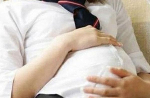 Người hướng dẫn khoá tu bị tố làm bé gái có thai: Ngày 13/3, Công an huyện Cái Nước (Cà Mau) đang xác minh, làm rõ vụ người quản lý khóa tu mùa hè bị tố cáo giao cấu với bé gái 15 tuổi mang thai hơn 30 tuần tuổi. Tháng 6/2020, bé N. tham dự khóa tu tại một ngôi chùa xã Quách Phẩm Bắc, huyện Đầm Dơi và quên ông Đ.D.P. ở chùa P.T. – người quản lý khóa tu. Ông P. được cho đã nhiều lần thực hiện hành vi giao cấu với cháu N.