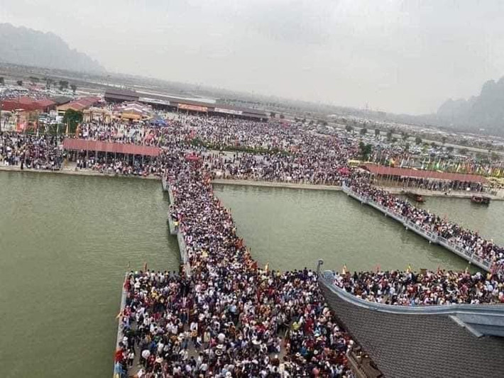Và lo lắng của người dân không phải không có cơ sở khi chứng kiến hình ảnh này. Ảnh: Thanh Thảo.
