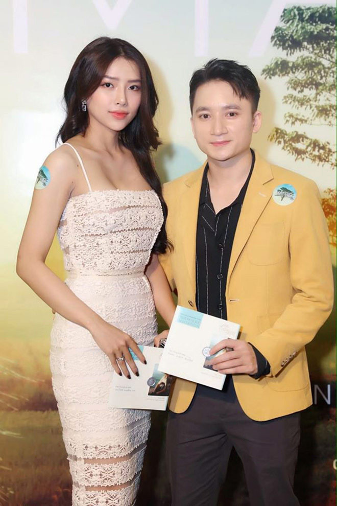 Khánh Vy năm nay 25 tuổi, sở hữu gương mặt thanh tú, chiều cao nổi bật 1m66 cùng số đo hình thể gợi cảm 85-61,5-91 (cm). Chính vì vậy, cô nàng nhận được rất nhiều lời khen về ngoại hình lẫn làn da mặt mịn màng.