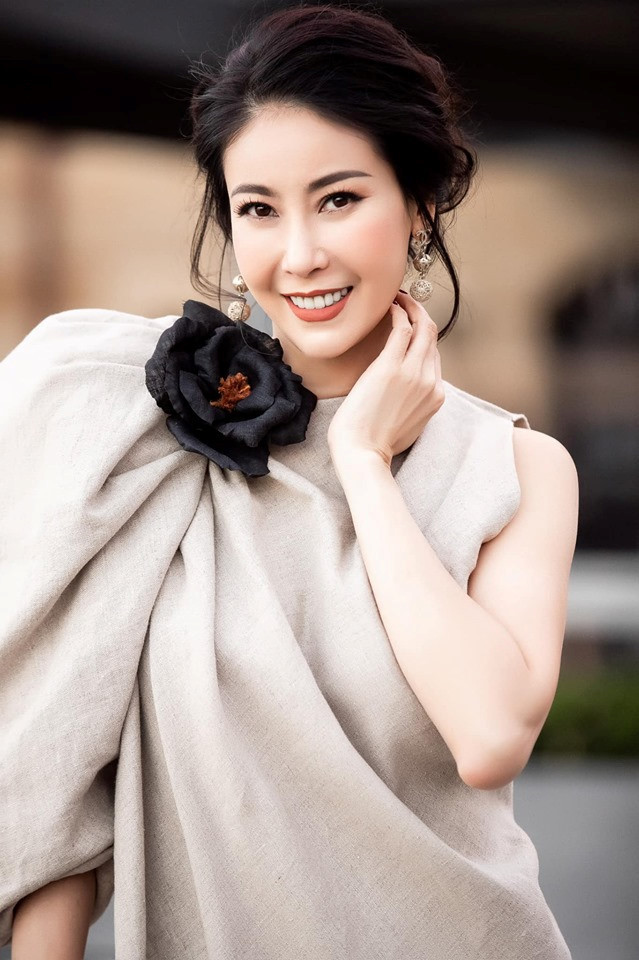 Hà Kiều Anh thực hiện chế độ ăn thực dưỡng, tránh ăn thịt cá và đồ ngọt, kiêng hoàn toàn tinh bột như: cơm, phở, bún, miến… Đồng thời ăn nhiều rau xanh và trái cây nhưng tránh trái cây chứa nhiều đường.