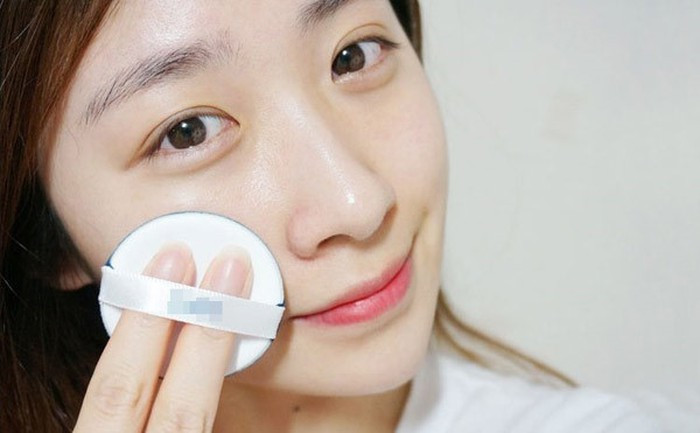 Có nhiều loại phấn có khả năng chống nắng và dưỡng da rất cao, bạn có thể tìm mua ở những nhãn hàng dược mỹ phẩm hoặc thương hiệu lớn.