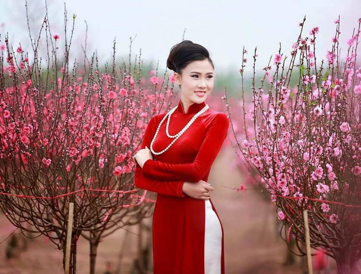 Chọn cho mình chiếc áo dài để đi du xuân, đi lễ chùa cũng là cách để bạn thể hiện tình yêu của mình với dân tộc, với những giá trị văn hóa của Việt Nam.