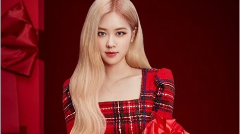 Rose thường xuyên đắp mặt nạ giấy trước khi đi ngủ, để giữ cho làn da ẩm và đàn hồi. Cô nàng thường mất 15-20 phút để đắp mặt và sử dụng mặt nạ giấy theo tình trạng của từng vùng da mặt.