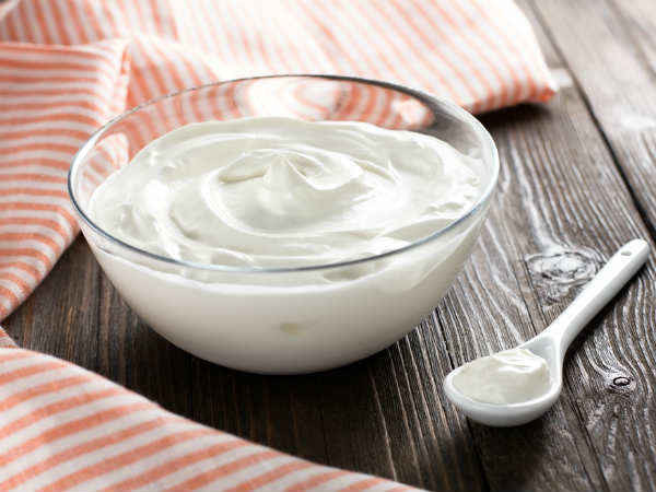 Sữa chua Skyr: Sữa chua truyền thống của Iceland, Skyr tương tự như sữa chua Hy Lạp về dinh dưỡng và kết cấu. Thêm vào đó, món ăn ngon này có lượng calo thấp và protein cao.