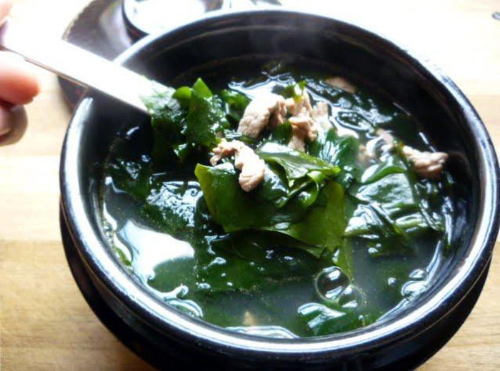 Canh rong biển nấu thịt nạc ngon và đặc biệt an toàn cho sức khỏe.