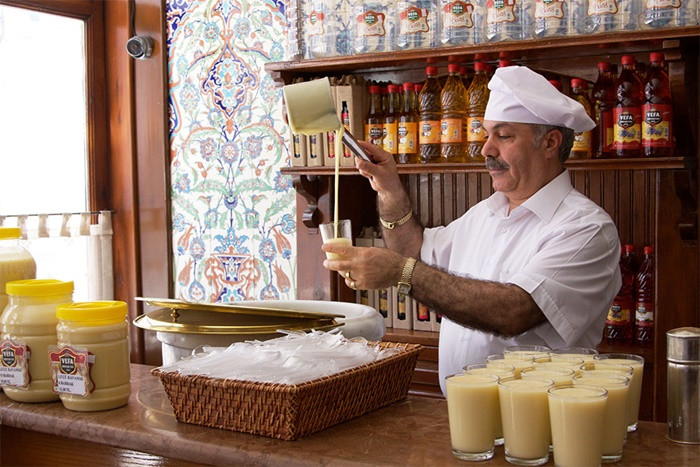 Boza (Bulgaria và Caucuses): Boza được làm từ bột lên men, có vị chua chua ngọt ngọt, được nhiều người ưa chuộng, trong đó có cả trẻ em và phụ nữ có thai. Thậm chí, các bác sĩ sản khoa còn nói rằng boza có tác dụng tăng nguồn sữa mẹ. Trong boza còn có một loại vi khuẩn sinh học rất tốt cho đường ruột của bạn.