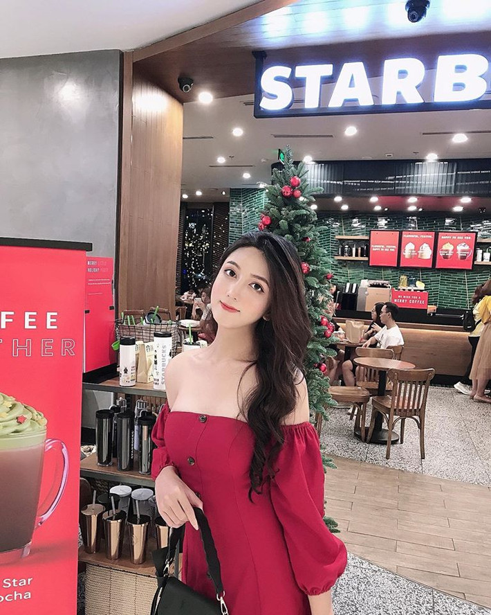Vóc dáng nhỏ nhắn cùng đường nét gương mặt hài hòa giúp Hoàng Học được nhiều người khen xinh đẹp.