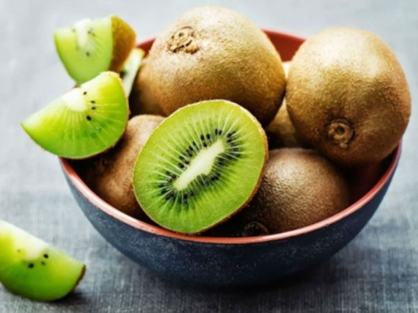Kiwi có chứa một loại enzyme có tên là actinidain, enzyme này có nhiệm vụ cải thiện sức khỏe đường ruột. Hàm lượng chất xơ và nước dồi dào trong kiwi biến nó trở thành một loại trái cây giảm táo bón hiệu quả.