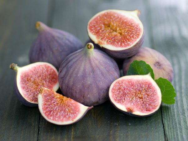Quả sung giúp cải hiện hệ tiêu hóa và hoạt động như thuốc nhuận tràng tự nhiên nhờ hàm lượng chất xơ dồi dào. Thêm sung vào các bữa ăn hàng ngày của bạn là cách đơn giản nhất giúp điều trị táo bón.