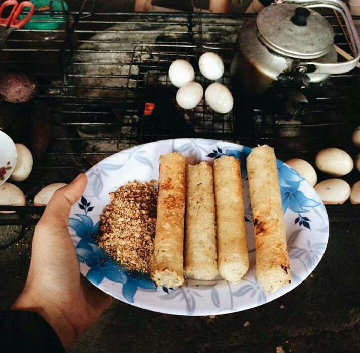 Cơm lam là một món đặc sản dân dã mà người dân Sapa thường dùng để đón tiếp khách quý hay sử dụng trong các ngày lễ hội của bản làng, đặc biệt là trong dịp Tết truyền thống của dân tộc.