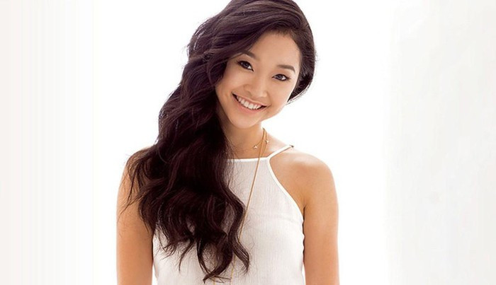 Trừ những lúc lên thảm đỏ hoặc đi sự kiện, người đẹp sinh năm 1997 ngày thường vẫn lựa chọn những trang phục đơn giản, đúng với lứa tuổi của mình.