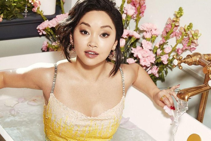 Cô gái gốc Cần Thơ Lana Condor (tên khai sinh là Trần Đồng Lan) gây chú ý khi xuất hiện trong bộ phim bom tấn nước Mỹ tên là 'Alita: Battle Angel' yêu thích gu thời trang nóng bỏng, gợi cảm.