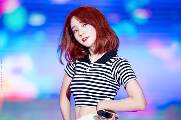 Binnie chưa bao giờ công bố số đo vòng hai của mình song nhìn vào các hình ảnh trên sân khấu và đời thường của cô nàng, dễ dàng nhận ra vòng eo bé xíu khiến nữ thần tượng thường xuyên phải buộc áo, túm váy để cho vừa với cơ thể.