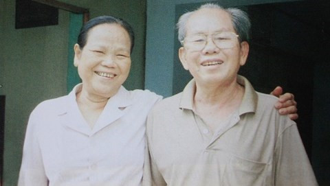 Thành lập 6 hầm vũ khí cung cấp cho quân đội, tạo hơn 20 cơ sở nuôi cán bộ, chăm sóc thương bệnh binh, 3 lần bị địch bắt với những màn tra tấn tàn khốc, hiểm độc…, nữ biệt động Sài Gòn Nguyễn Thị Mai được mệnh danh “Con thoi sắt” thời chiến.