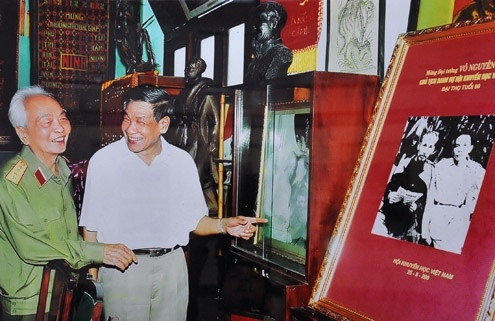 Tháng 6/1992, ông được bầu vào Ban Chấp hành Trung ương, Uỷ viên Bộ Chính trị, Uỷ viên Thường vụ Bộ Chính trị, Thường trực Bộ Chính trị.