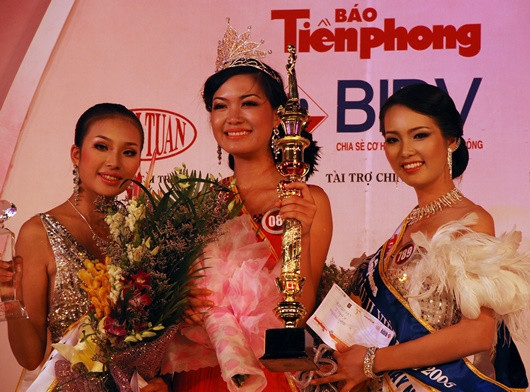 Nguyễn Thụy Vân sinh năm 1986 tại Hà Nội. Cô đoạt giải Á hậu 2 và giải "Thí sinh trả lời ứng xử hay nhất" tại cuộc thi Hoa hậu Việt Nam 2008.