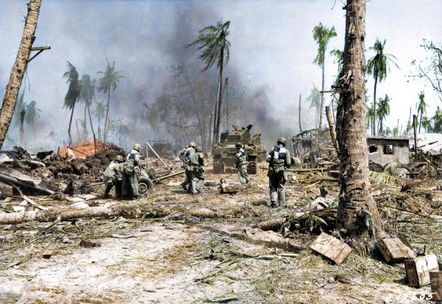 Khung cảnh chết chóc ở Kwajalein, quần đảo Marshall năm 1944. Nhiều cây cối, nhà cửa bị phá hủy trong cuộc chiến giữa Mỹ với Nhật Bản tại nơi đây.