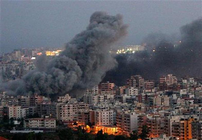 Vào năm 2006, chiến tranh giữa Israel với lực lượng Hezbollah nổ ra và kéo dài 34 ngày. Trong thời gian này, nhiều vụ ném bom kinh hoàng xảy ra tại Beirut gây tổn thất lớn về người và tài sản. Theo thống kê, hơn 1.100 người Li Băng và ít nhất 55 người Israel tử vong trong sự kiện tồi tệ này. Phần lớn nạn nhân là dân thường.