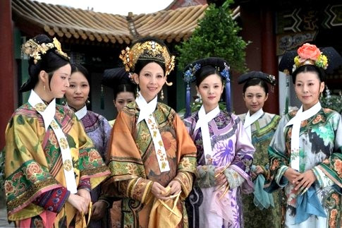 Cũng có trường hợp phi tần bị nhốt vào bên trong lăng mộ mà không có nước uống, thức ăn dẫn đến cái chết từ từ.