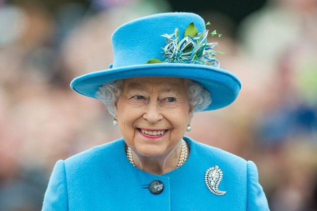 Vào tháng 6/1953, lễ đăng quang của Nữ hoàng Elizabeth II được tổ chức long trọng và truyền hình trực tiếp khắp nước Anh.