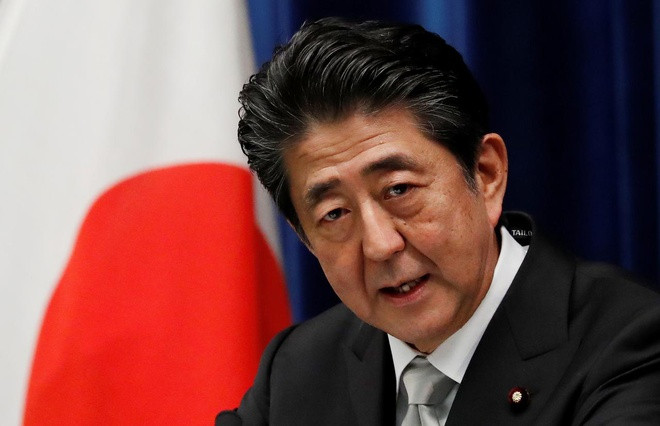 Chiều nay (28/8), Thủ tướng Nhật Bản Shinzo Abe chính thức tuyên bố từ chức. Nhà lãnh đạo 65 tuổi đã mắc chứng viêm loét đại tràng kinh niên. Ông không muốn bệnh tình của mình dẫn tới những sai lầm trong quá trình đưa ra các quyết định chính sách quan trọng. Thông tin này khiến nhiều người dân Nhật Bản bất ngờ.