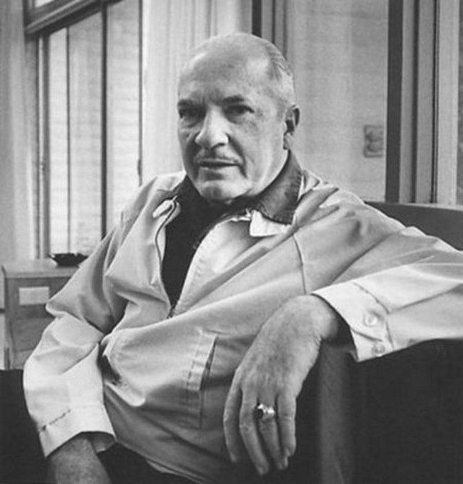 Nhà văn khoa học viễn tưởng Mỹ Robert Heinlein không chỉ nổi tiếng với những tác phẩm đáng chú ý mà còn bởi những tiên đoán cực chuẩn xác.