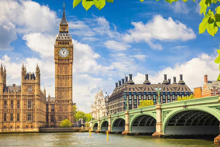 Là biểu tượng nổi tiếng của nước Anh, tháp đồng hồ Big Ben do Edmund Beckett Denison và Edward Dent thiết kế. Điều thú vị là ông Beckett Denison là một luật sư chứ một phải là thợ làm đồng hồ chuyên nghiệp.