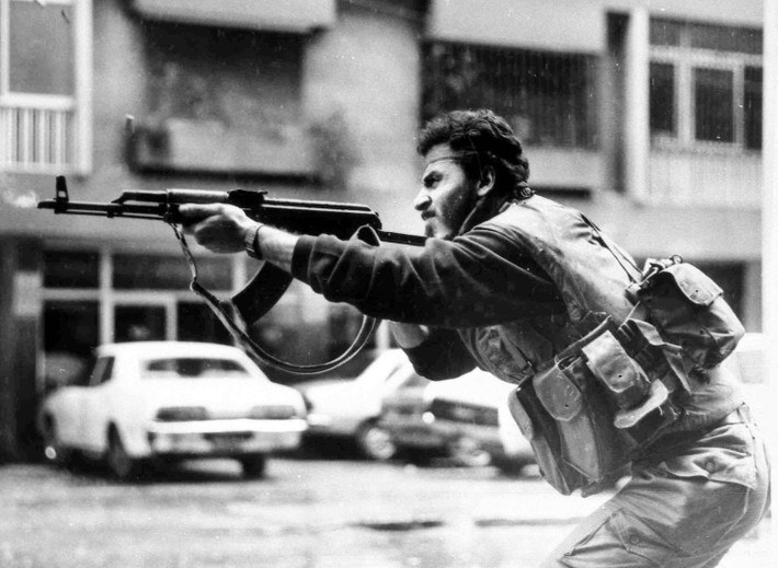 Hiệp định Taef năm 1989 kết thúc cuộc nội chiến ở Li Băng đã kêu gọi Syria rút quân khỏi Li Băng theo giai đoạn.
