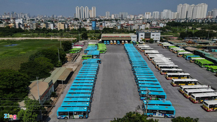 Bến xe buýt Cầu Bươu (huyện Thanh Trì) có tổng cộng 10 tuyến xe buýt nội đô, số xe vận doanh là 126, số lao động tính đến thời điểm 31/1/2020 là 585 người, trong đó lao động trực tiếp 479, gián tiếp phụ trợ 106. Hiện công nhân xí nghiệp vẫn đang tạm nghỉ.