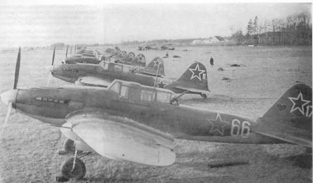 Thêm nữa, máy bay Ilyushin Il-2 được Liên Xô trang bị lớp vỏ giáp bên ngoài chống đạn nặng khoảng 700 kg. Nhờ lớp bảo vệ này, buồng lái phi công, động cơ, bộ tản nhiệt, thùng nhiên liệu được đảm bảo an toàn trước nhiều cuộc tấn công của kẻ địch.