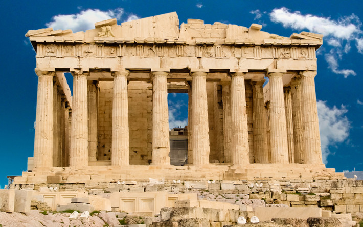 Quần thể đền đài Acropolis bị phá hủy khá nghiêm trọng trong cuộc bao vây của người Vanice vào năm 1687. Khi ấy, đền Parthenon được Hy Lạp sử dụng làm kho thuốc súng. Do trúng đạn bác của kẻ thù nên kho thuốc súng này nổ gây hư hại lớn cho các công trình trong khu vực.