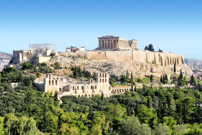 Acropolis ở Athens, Hy Lạp là một quần thể đền đài gồm có cổng Propylaea đền Erechtheion, đền Nike và đền Parthenon. Những công trình này được xây dựng trong khoảng thời gian từ 467 trước Công nguyên - 407 trước Công nguyên.