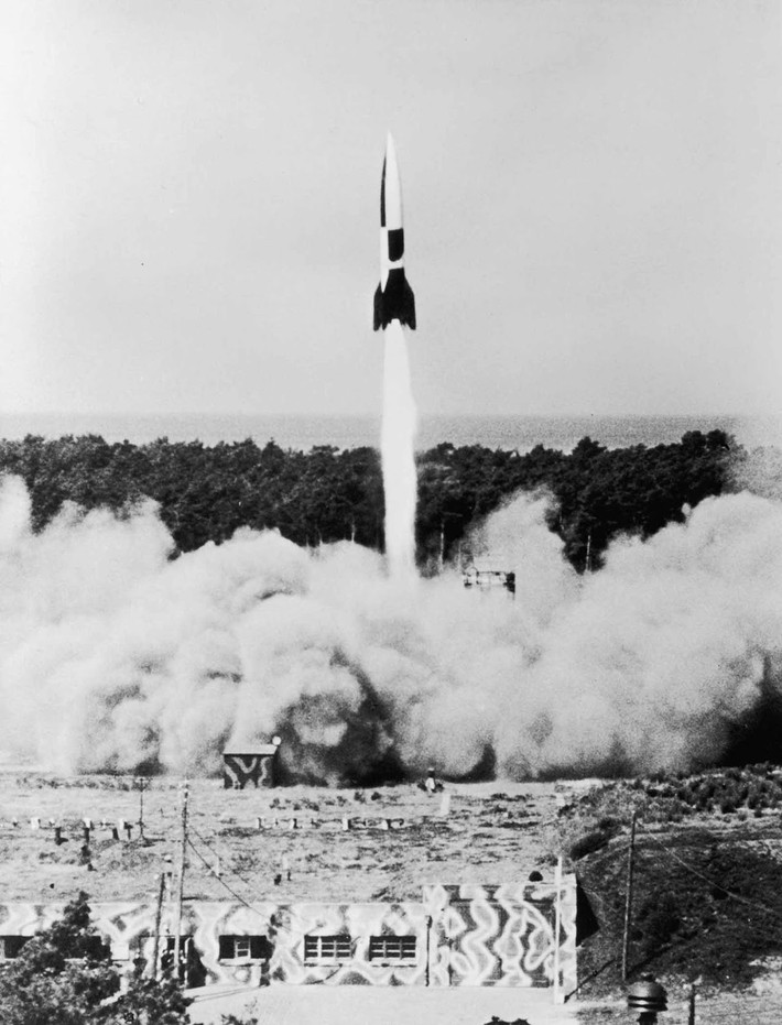 Cuối cùng, Hitler và phát xít Đức nếm mùi thất bại khi bị quân Đồng minh đánh bại hoàn toàn vào năm 1945, góp phần kết thúc Thế chiến 2.