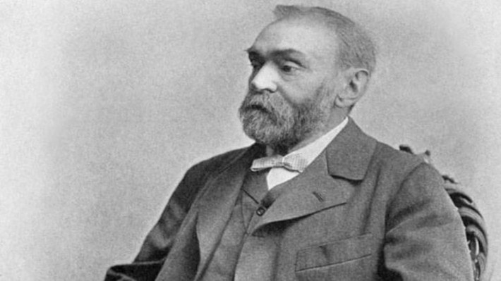 Đến năm 1852, Alfred trở về nhà do công việc gia đình ngày càng làm ăn phát đạt cần có thêm người giúp đỡ. Vì vậy, ông cùng với người cha tiến hành nhiều thí nghiệm. Trong số này có thí nghiệm để phát triển nitroglycerine thành các chất nổ có ích trong kỹ thuật và thương mại.