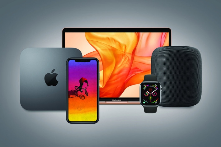 Ngay trong năm đó, Apple ra mắt công chúng thế hệ iPhone đầu tiên. Những năm tiếp theo, Apple giới thiệu đến công chúng nhiều sản phẩm khác như: Apple Watch, iPad...