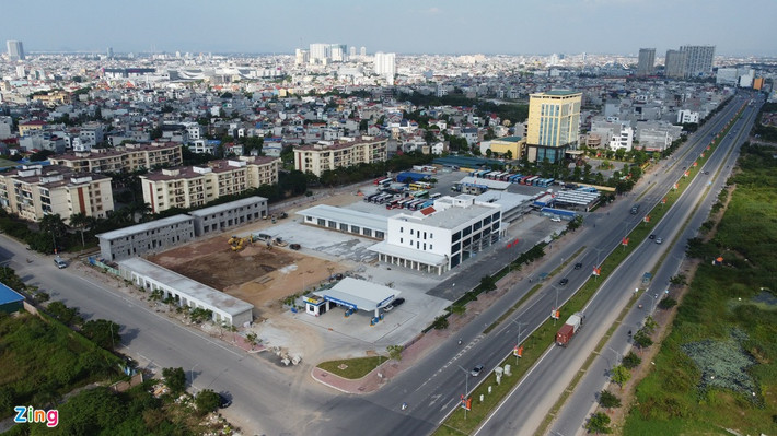 Bến xe Vĩnh Niệm được đầu tư xây dựng với tổng mức 175 tỷ đồng trên diện tích 27.100 m2. Bến nằm ven trục đường Bùi Viện, địa phận phường Vĩnh Niệm, quận Lê Chân, Hải Phòng.