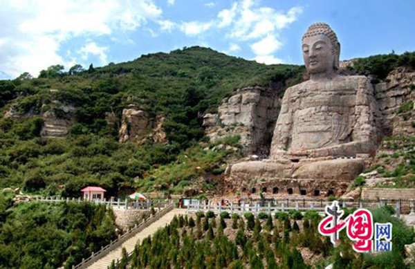 Toàn bộ kinh phí xây dựng Mông Sơn Đại Phật do hoàng đế Ôn Viễn của nhà Bắc Tề trích từ ngân khố. Đến thời nhà Tùy, chùa Khai Hoa được tu sửa. Khi ấy, bức tượng Phật khổng lồ cũng được trùng tu.